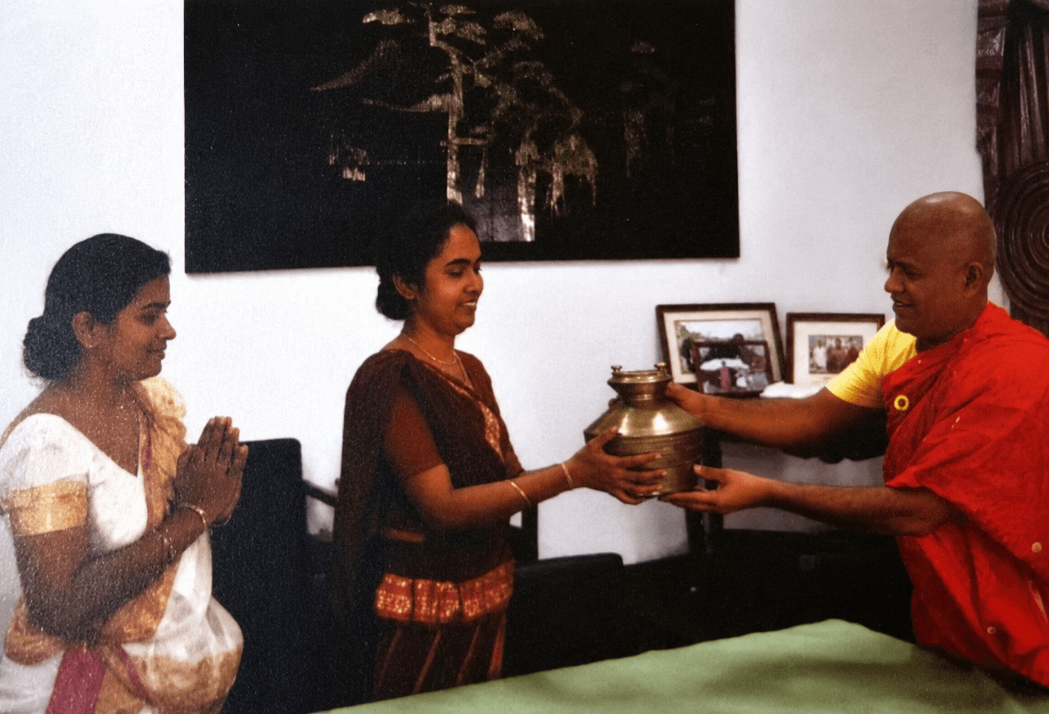 Venerable Banagala Upatissa Thero presenting the casket of Anagarika Dharmapala's ashes